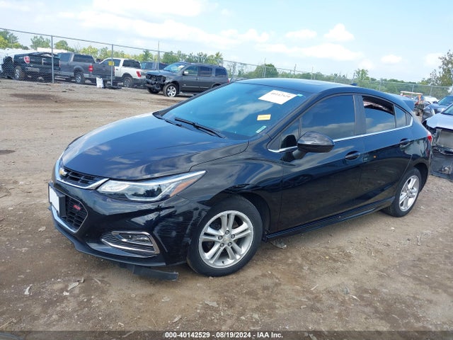 Chevrolet Cruze Lt Auto 2018 3G1BE6SM8JS570568 Image 2