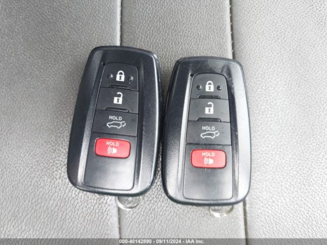 2T3P1RFV3PW343121 Toyota Rav4 Xle