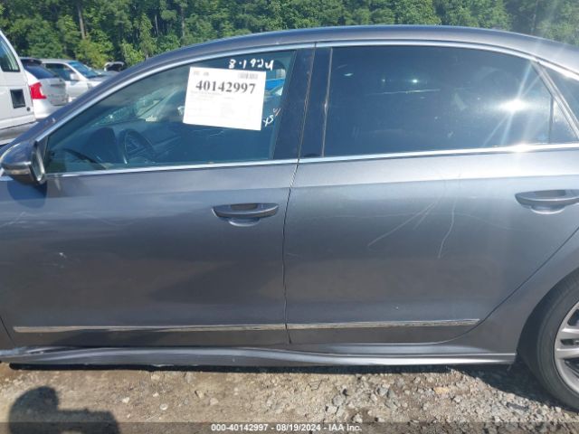 1VWDT7A3XHC070378 Volkswagen Passat 1.8t R-line