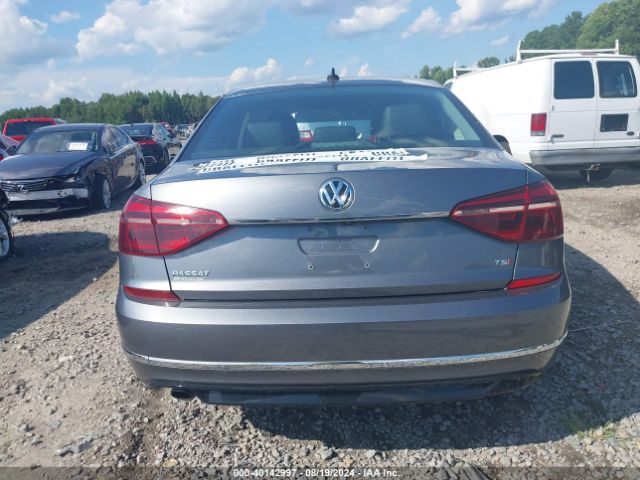 1VWDT7A3XHC070378 Volkswagen Passat 1.8t R-line