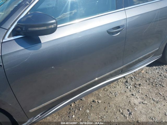 1VWDT7A3XHC070378 Volkswagen Passat 1.8t R-line