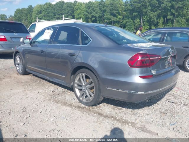 1VWDT7A3XHC070378 Volkswagen Passat 1.8t R-line