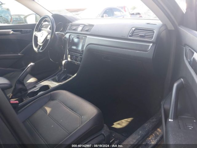 1VWDT7A3XHC070378 Volkswagen Passat 1.8t R-line