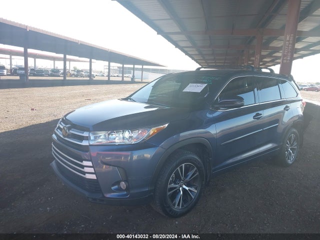 Toyota Highlander Le Plus 2017 5TDBZRFH8HS436832 Image 2