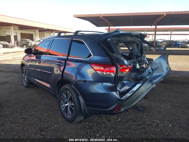 Toyota Highlander Le Plus 2017 5TDBZRFH8HS436832 Image 3