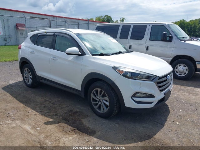 2016 KM8J33A43GU058729 main image