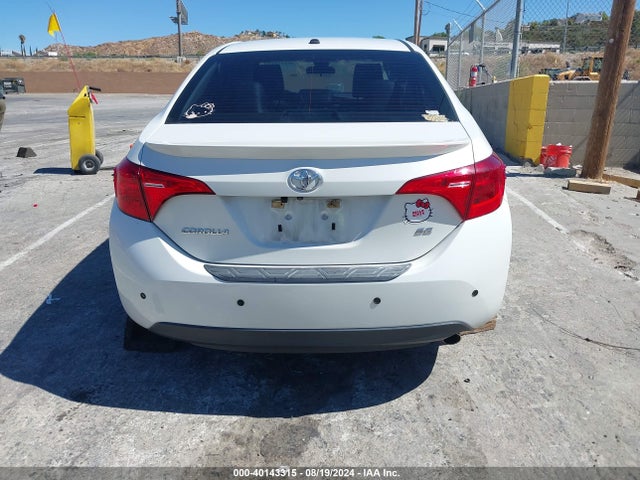 Toyota COROLLA SE 2018 5YFBURHEXJP795101 Image 17