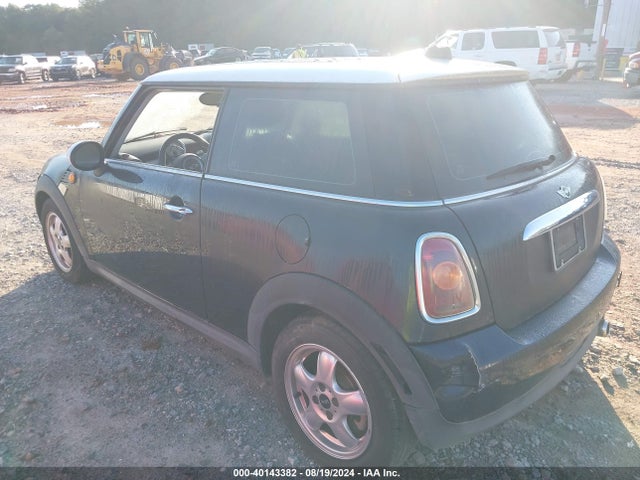 2007 MINI COOPER WMWMF33587TT55271 Photo 2