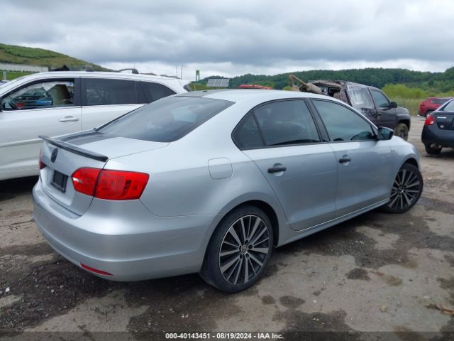 3VW2K7AJ0EM257275 Volkswagen Jetta 2.0l S