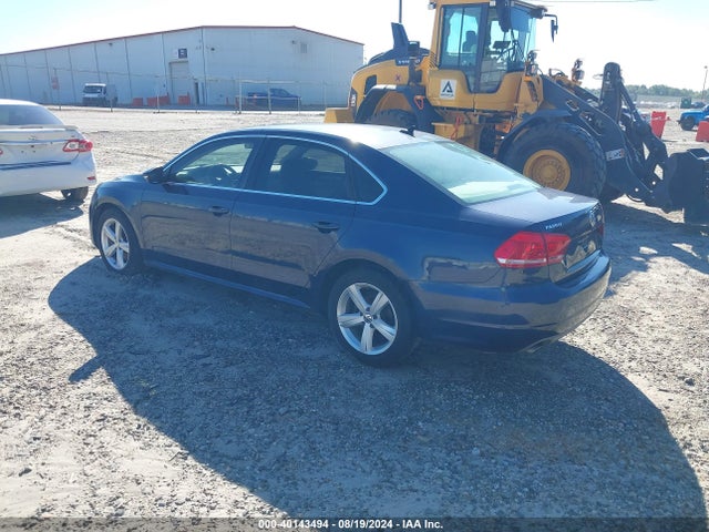 2012 Volkswagen Passat 2.5l Se მანქანა იყიდება აუქციონზე, vin: 1VWBH7A39CC066212, აუქციონის ნომერი: 40143494