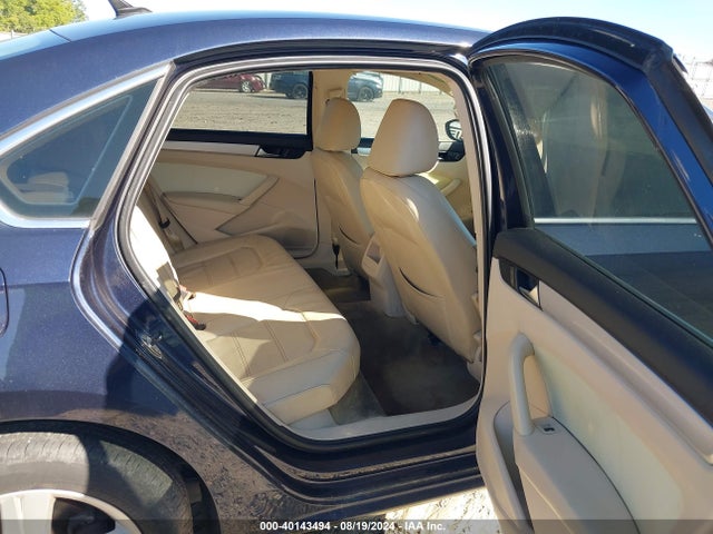 2012 Volkswagen Passat 2.5l Se მანქანა იყიდება აუქციონზე, vin: 1VWBH7A39CC066212, აუქციონის ნომერი: 40143494