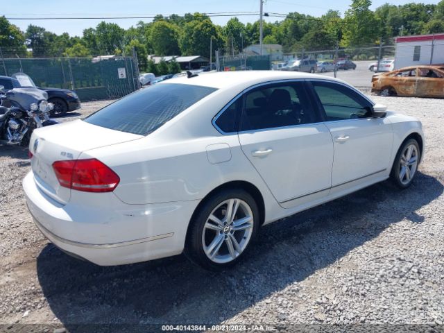 1VWCT7A33FC004442 Volkswagen Passat 1.8t Sel Premium