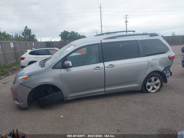 Toyota Sienna Le 8 Passenger 2017 5TDKZ3DC3HS877904 Image 14