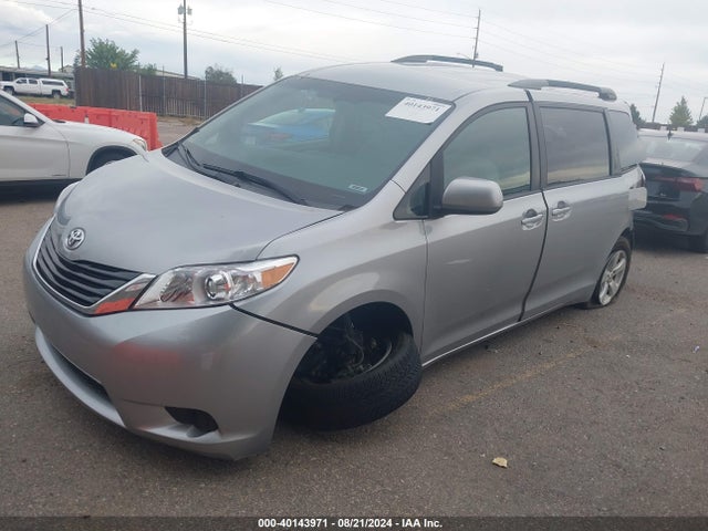 Toyota Sienna Le 8 Passenger 2017 5TDKZ3DC3HS877904 Image 2