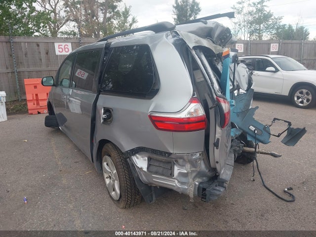 Toyota Sienna Le 8 Passenger 2017 5TDKZ3DC3HS877904 Image 3