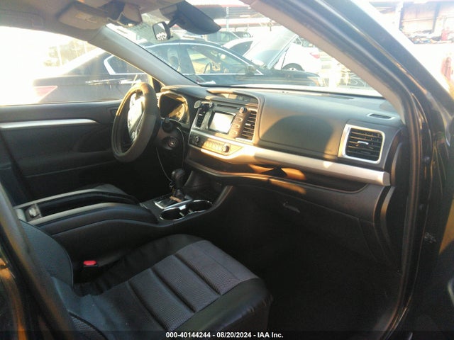 Toyota Highlander Le 2019 5TDZZRFH4KS320890 Image 5