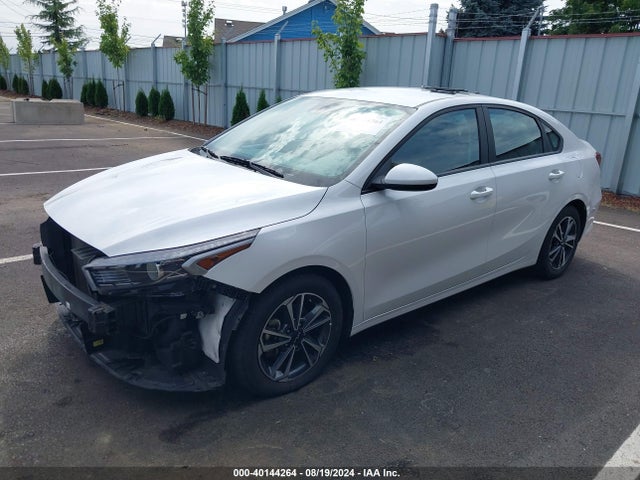 KIA Forte Lxs 2023 3KPF24AD9PE554040 Image 2