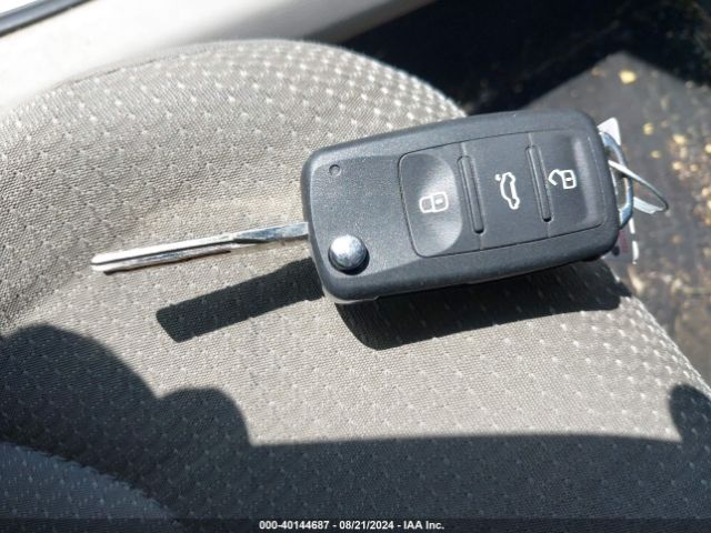 1VWAT7A38HC043523 Volkswagen Passat 1.8t S