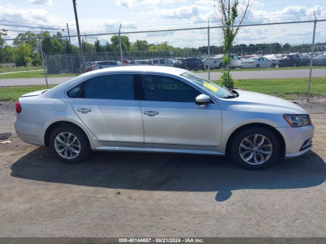 1VWAT7A38HC043523 Volkswagen Passat 1.8t S