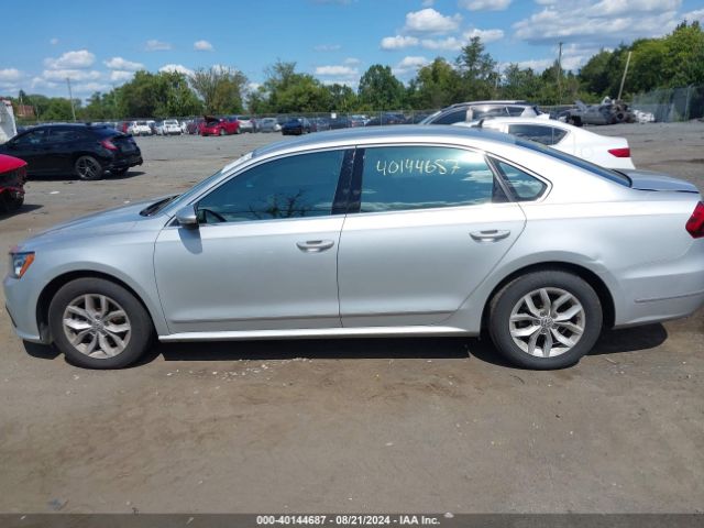 1VWAT7A38HC043523 Volkswagen Passat 1.8t S