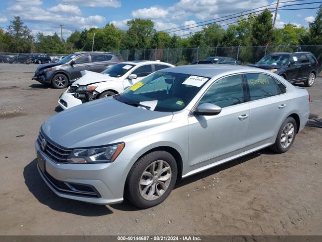 1VWAT7A38HC043523 Volkswagen Passat 1.8t S