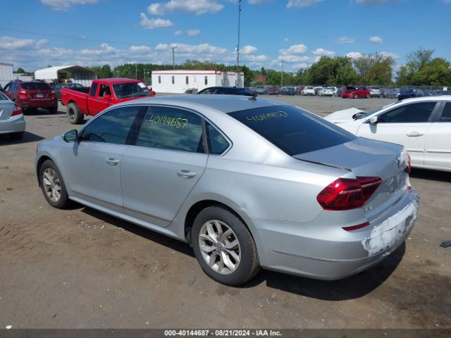 1VWAT7A38HC043523 Volkswagen Passat 1.8t S