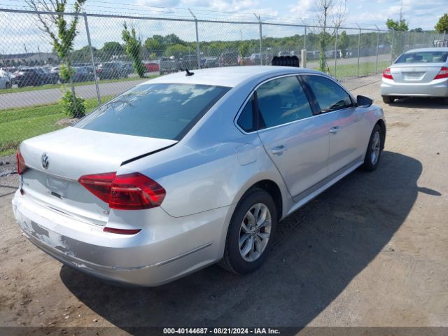1VWAT7A38HC043523 Volkswagen Passat 1.8t S
