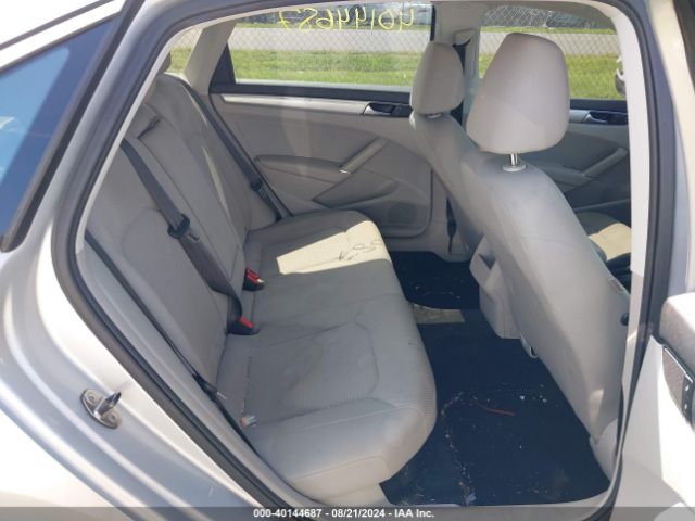 1VWAT7A38HC043523 Volkswagen Passat 1.8t S