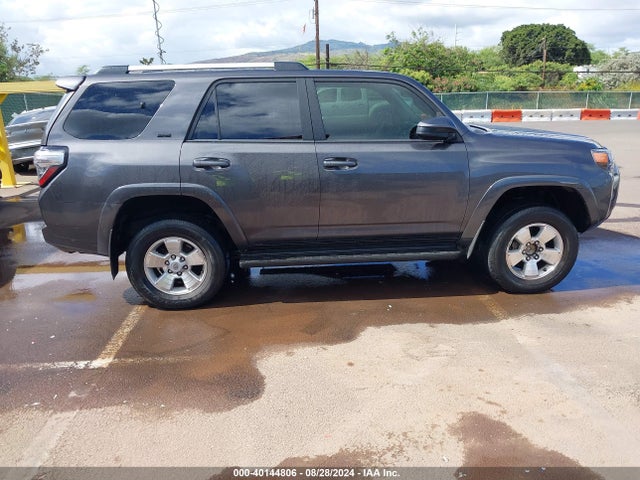 Toyota 4RUNNER SR5 2019 JTEZU5JR7K5194419 Image 13