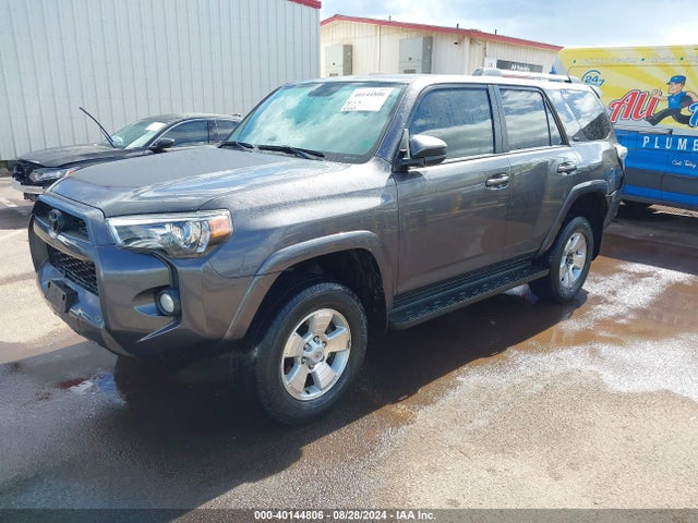 Toyota 4RUNNER SR5 2019 JTEZU5JR7K5194419 Image 2