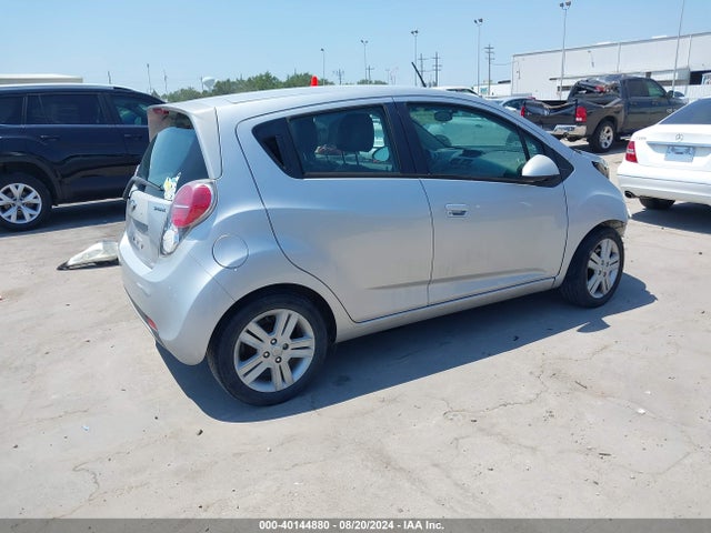 Chevrolet Spark 1lt Cvt 2015 KL8CD6S96FC725201 Image 4