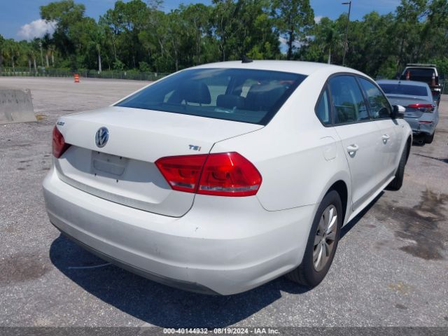 1VWAT7A31FC052870 Volkswagen Passat 1.8t Wolfsburg Edition