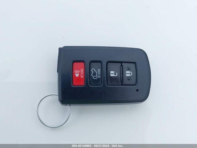 JTMWFREV9JD122853 Toyota Rav4 Xle