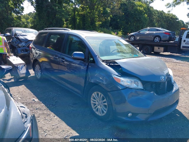 Toyota Sienna Xle 8 Passenger 2017 5TDYZ3DC9HS797209 main image