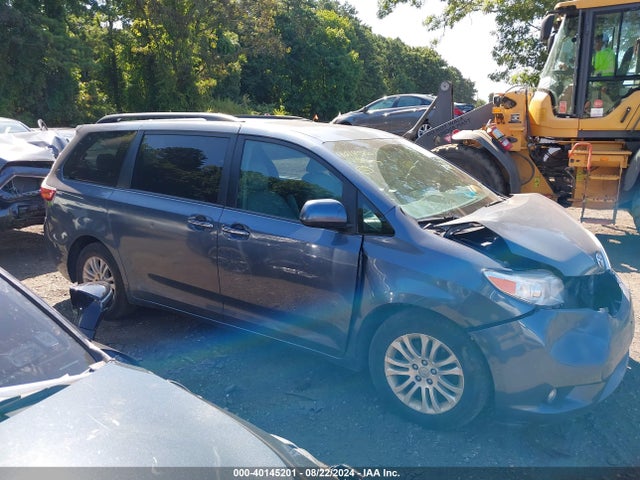 Toyota Sienna Xle 8 Passenger 2017 5TDYZ3DC9HS797209 Image 13