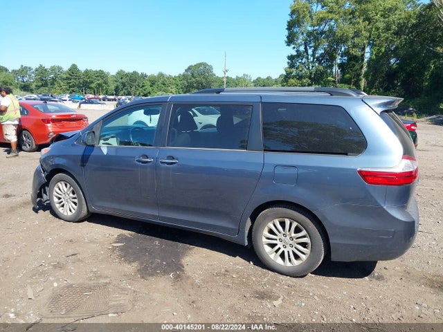 Toyota Sienna Xle 8 Passenger 2017 5TDYZ3DC9HS797209 Image 14