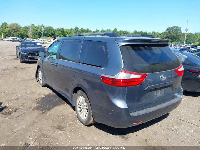 Toyota Sienna Xle 8 Passenger 2017 5TDYZ3DC9HS797209 Image 3