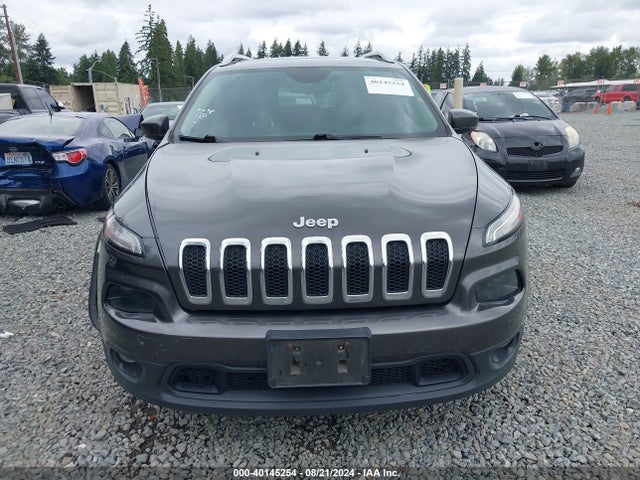 1C4PJLCB8HW623434 Jeep Cherokee Latitude Fwd