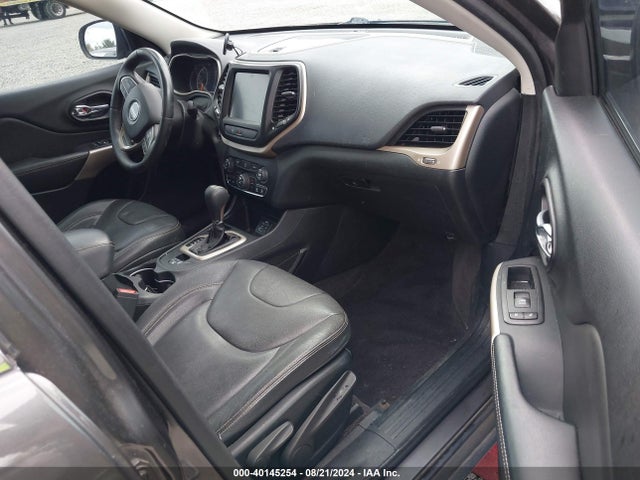 1C4PJLCB8HW623434 Jeep Cherokee Latitude Fwd