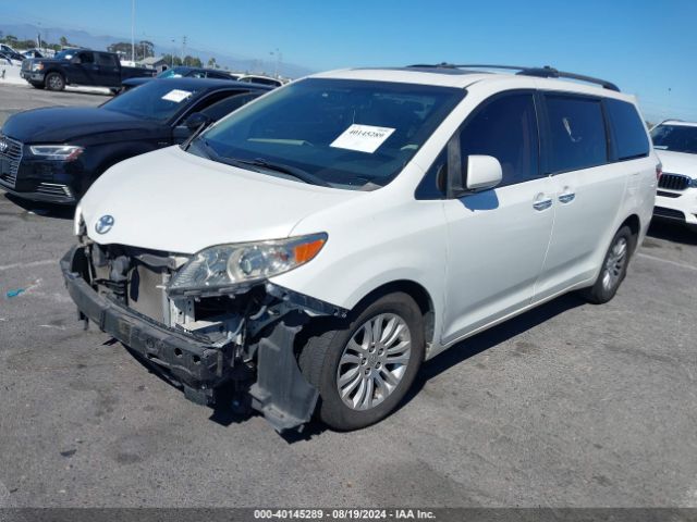 5TDYK3DC0FS533832 Toyota Sienna Xle Premium 8 Passenger