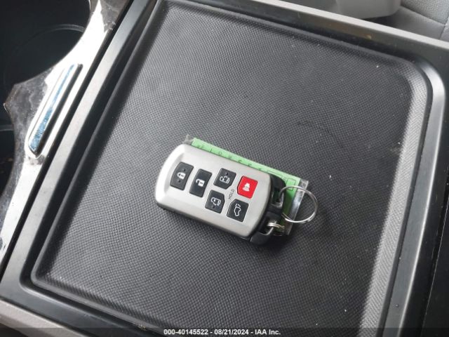 5TDYZ3DCXHS797820 Toyota Sienna Xle 8 Passenger