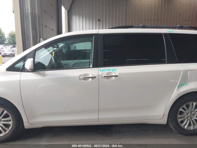 5TDYZ3DCXHS797820 Toyota Sienna Xle 8 Passenger