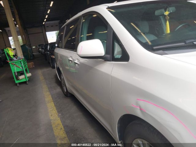 5TDYZ3DCXHS797820 Toyota Sienna Xle 8 Passenger