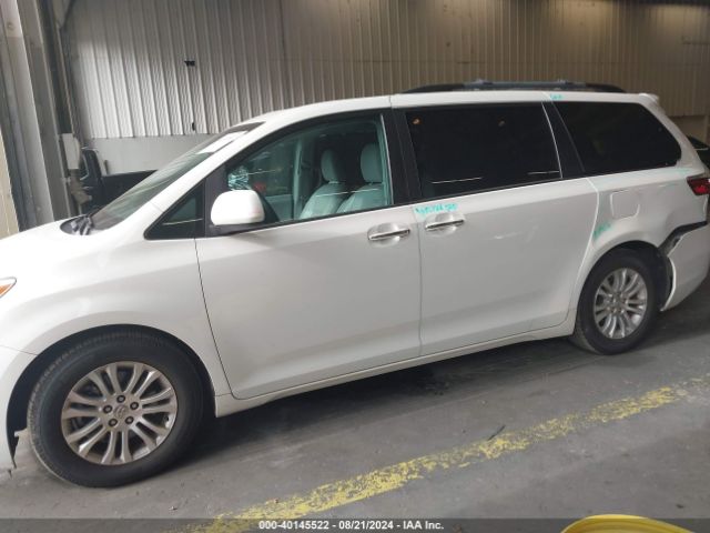 5TDYZ3DCXHS797820 Toyota Sienna Xle 8 Passenger