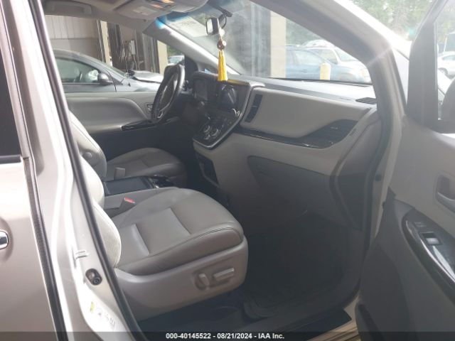 5TDYZ3DCXHS797820 Toyota Sienna Xle 8 Passenger