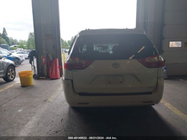 5TDYZ3DCXHS797820 Toyota Sienna Xle 8 Passenger