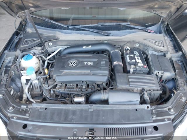 1VWAT7A34FC057318 Volkswagen Passat 1.8t Wolfsburg Edition