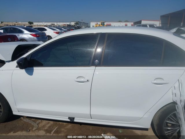 3VWDB7AJ5JM204655 Volkswagen Jetta 1.4t Se/1.4t Wolfsburg Edition