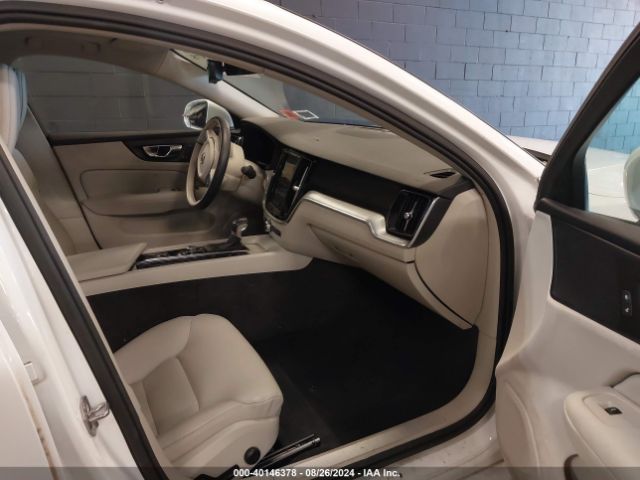 7JRA22TK1LG048983 Volvo S60 T6 Momentum
