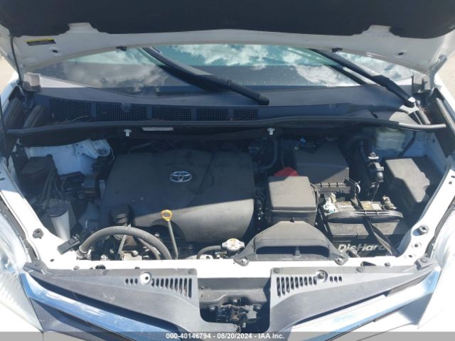 5TDYZ3DC3JS922663 Toyota Sienna Xle Premium 8 Passenger